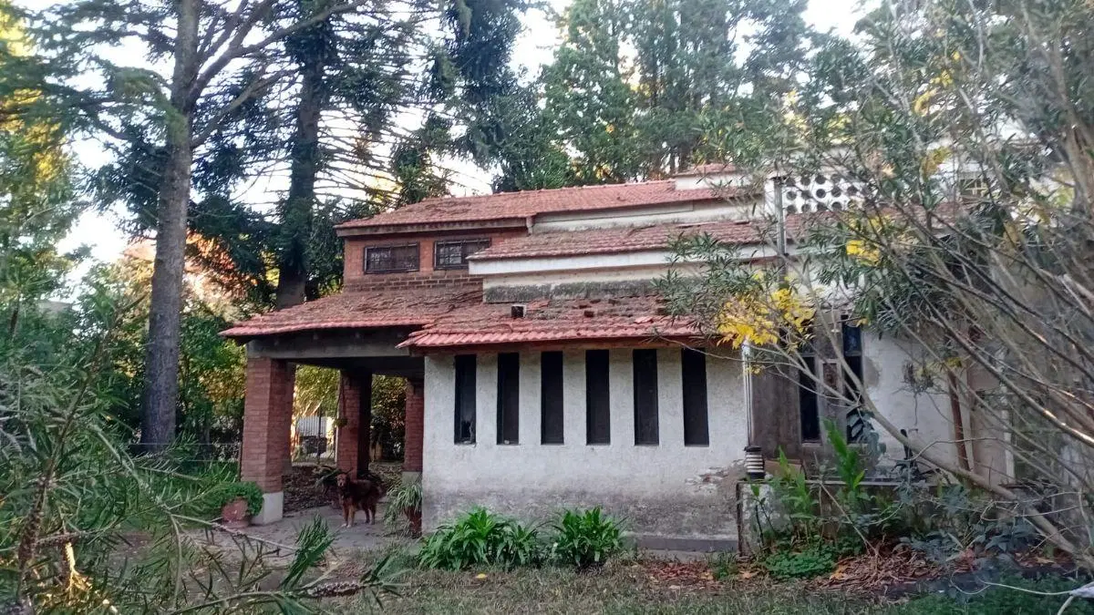 VENTA Casa tipo chalet en dos plantas (200MTS2).
Buena forestación, piscina tipo tanque australiano 5
