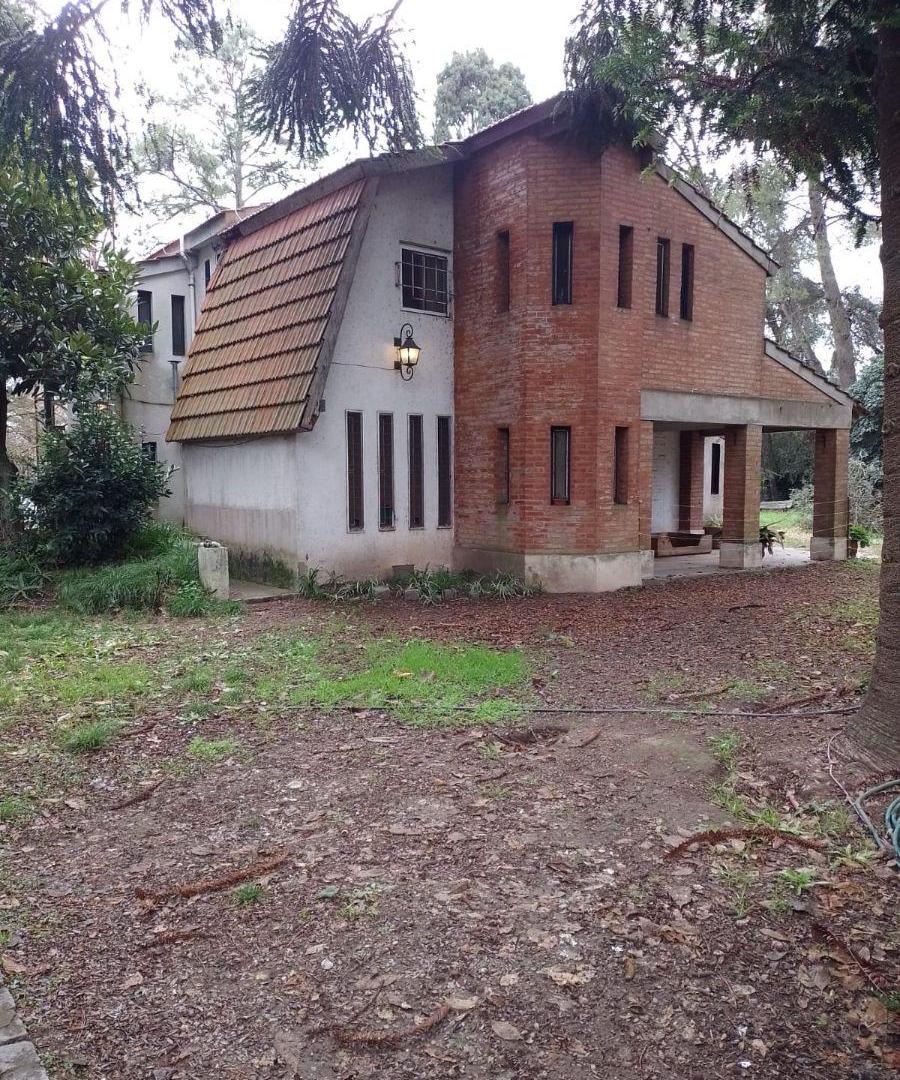 Foto de Lote con Casa de 2 plantas, frondosa arboleda y garage cubierto, imagen 1