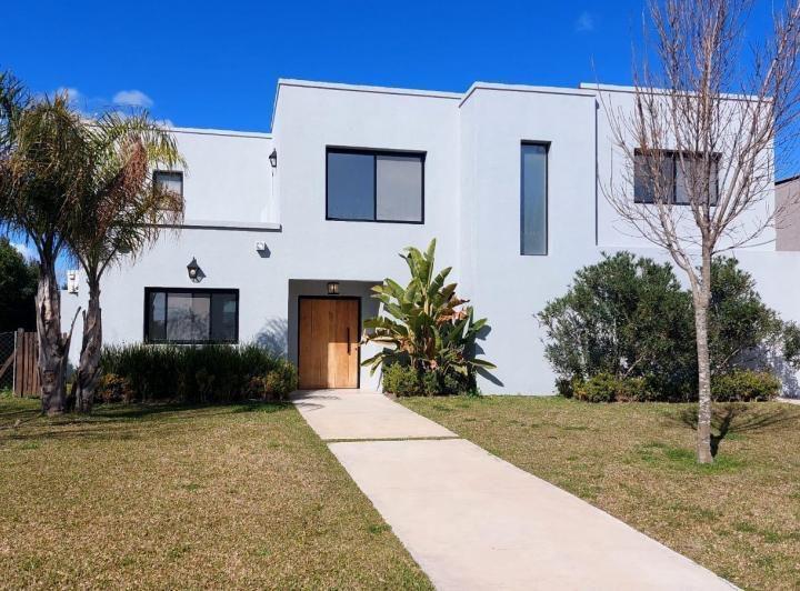 VENTA CASA EN BARRIO MUELLES, PUERTOS DEL LAGO, ESCOBAR