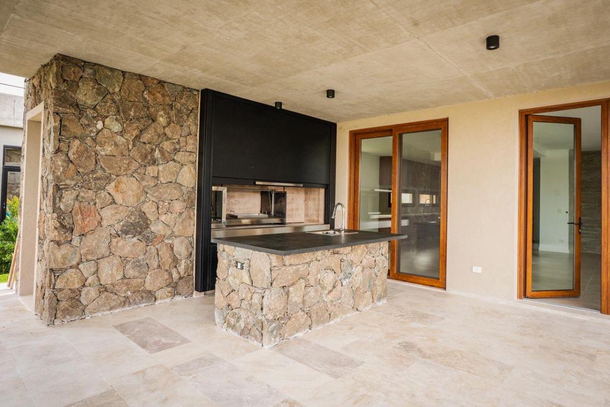 Foto de ALQUILER CASA A ESTRENAR, EL YACHT, NORDELTA, imagen 2