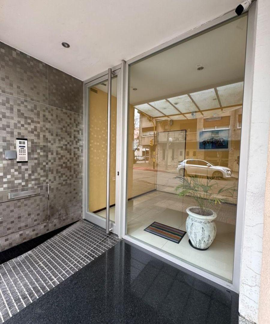 Foto de VENTA DEPTO. HIPÓLITO YRIGOYEN 889, imagen 2