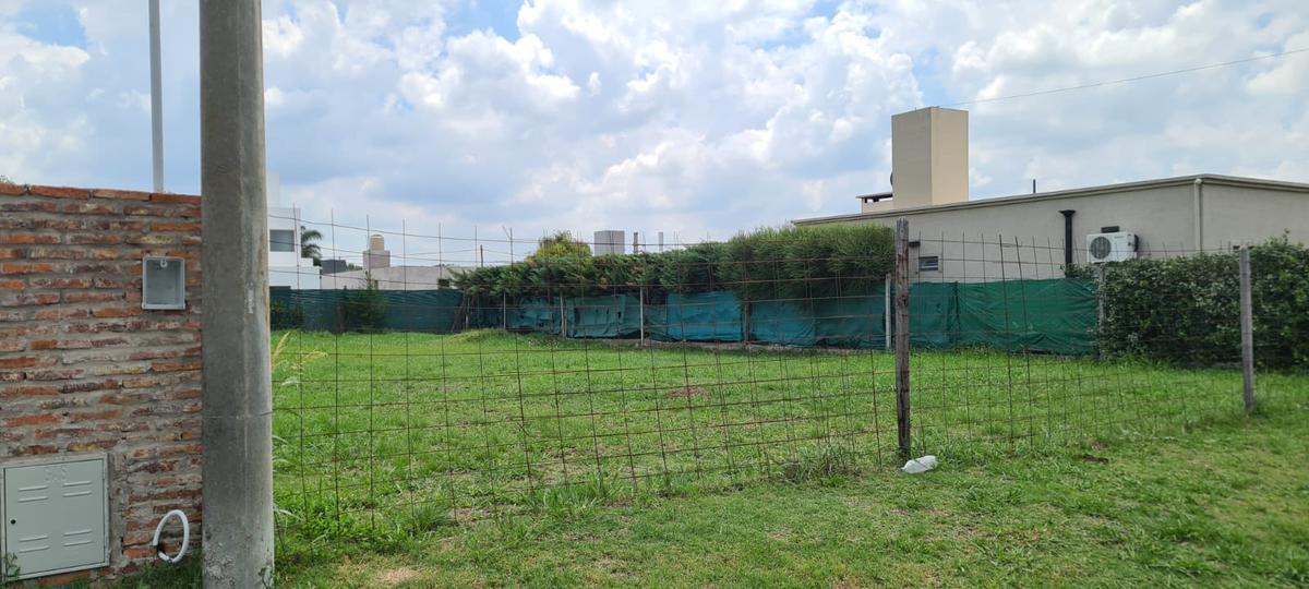 Terreno - Las Acequias - sobre Avenida principal - Escriturado