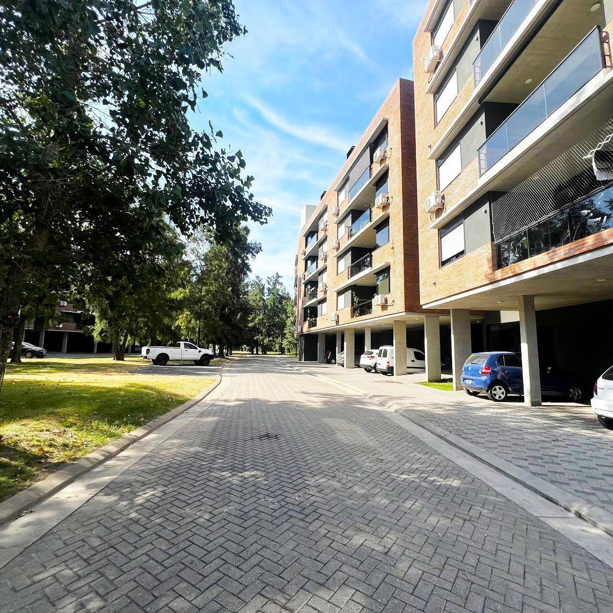 Departamento Dos Dorm. con Mejoras y Cochera 1