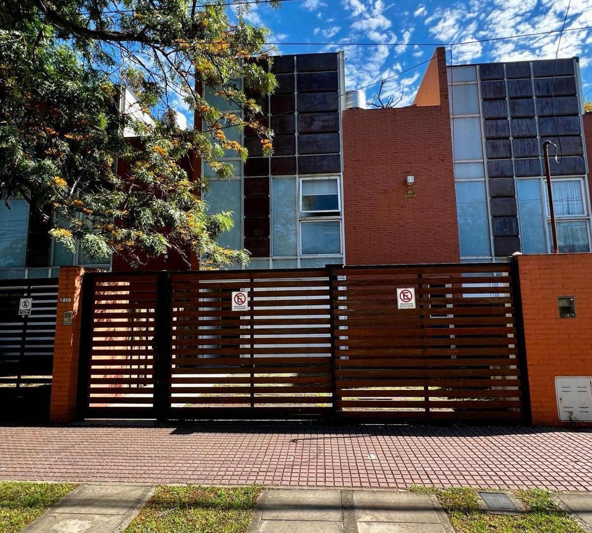 Duplex 3 dormitorios cochera y patio en el Coron de Fisherton