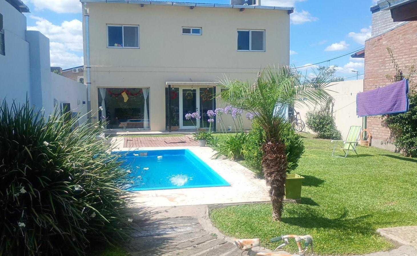 Casa - Pileta - Quincho - Parrillero - Jardin
