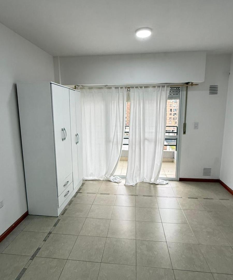 Departamento monoambiente con balcon al frente y amenities
