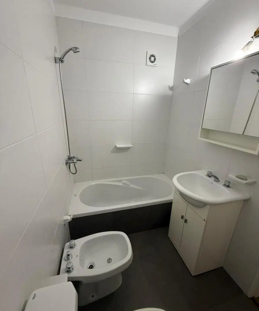 Departamento dos dormitorios con cochera en planta baja 5