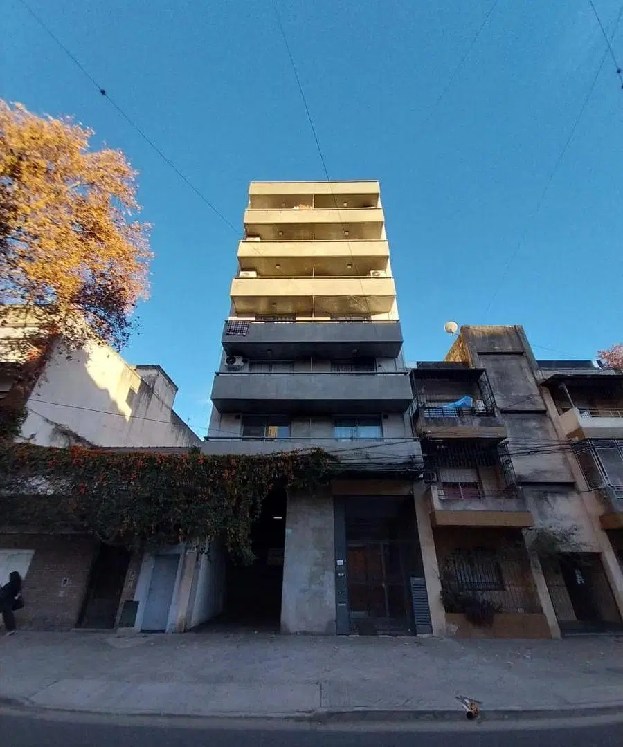 Departamento en Luis Agote 5