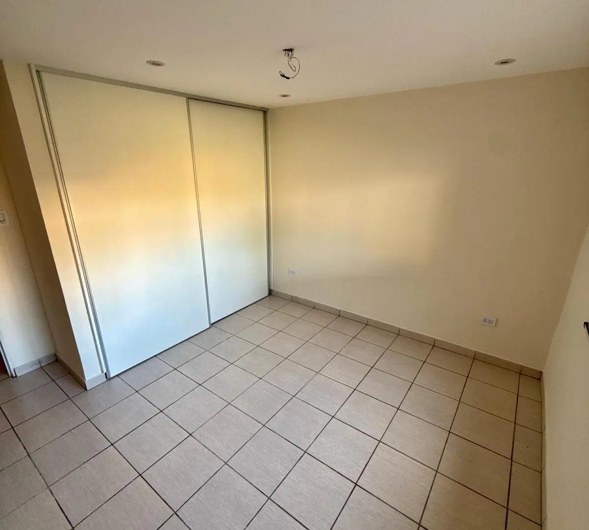 Casa en Funes tres dormitorios amplio terreno todos los servicios 3