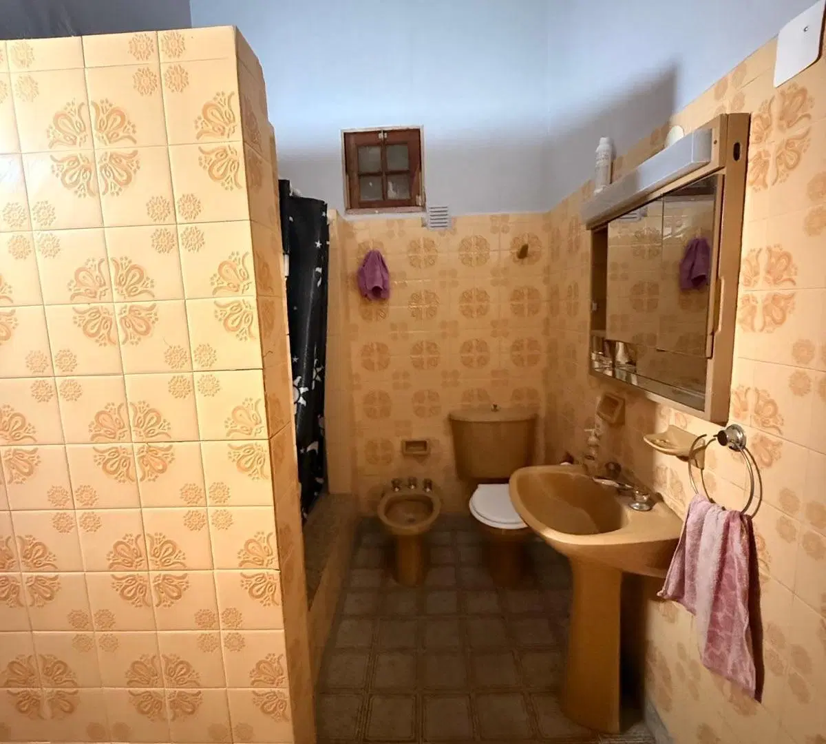Oficina Frentista 4 privados, cocina y  baño 2