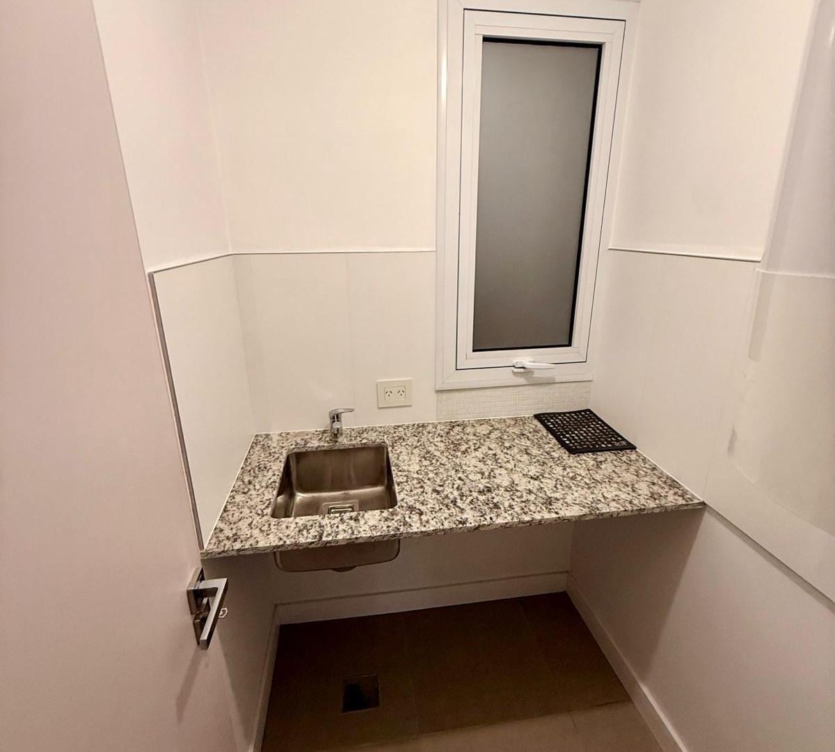 Foto de Oficina en Centro - Moderna - Kitchenette - Calidad 3df, imagen 2
