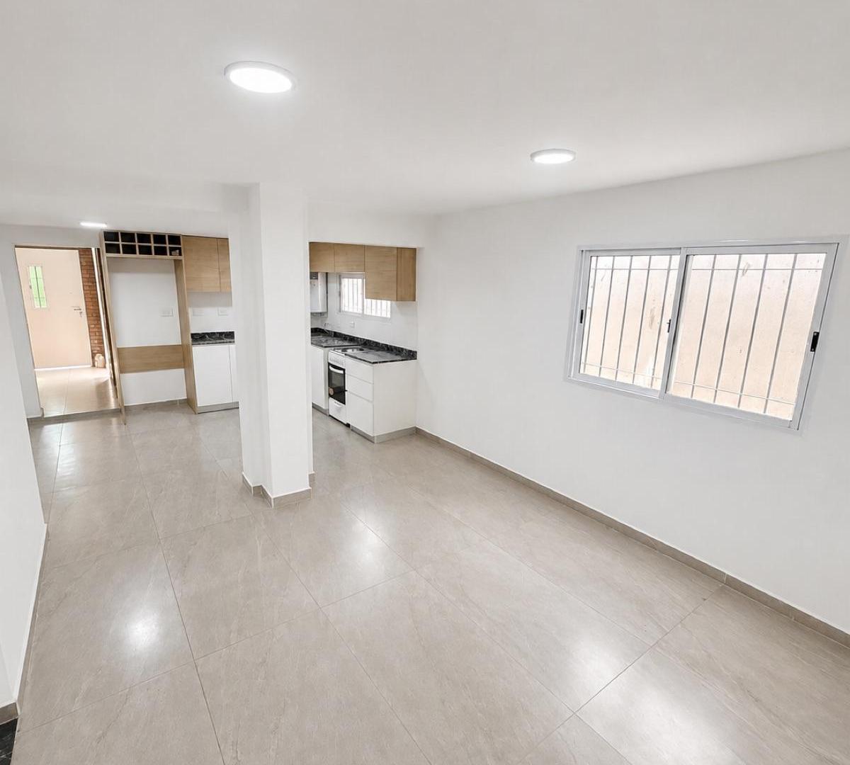 Foto de Casa totalmente reciclada, tres dormitorios, cochera y patio, imagen 3