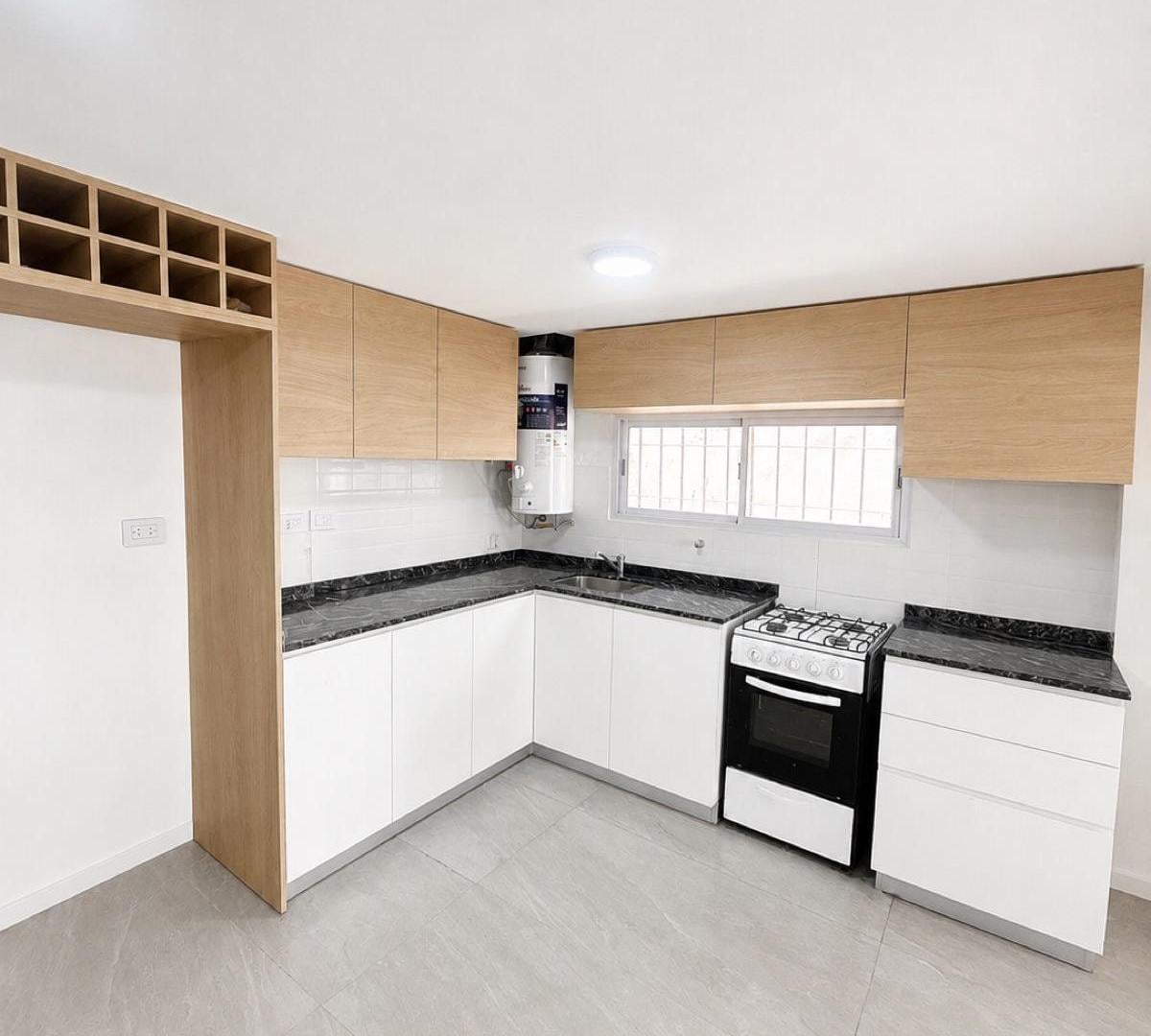 Foto de Casa totalmente reciclada, tres dormitorios, cochera y patio, imagen 2