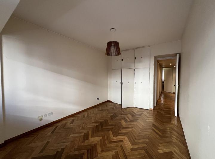 Balcón corrido - Cochera doble - Palier privado 4