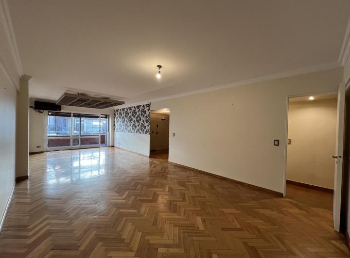 Balcón corrido - Cochera doble - Palier privado 1