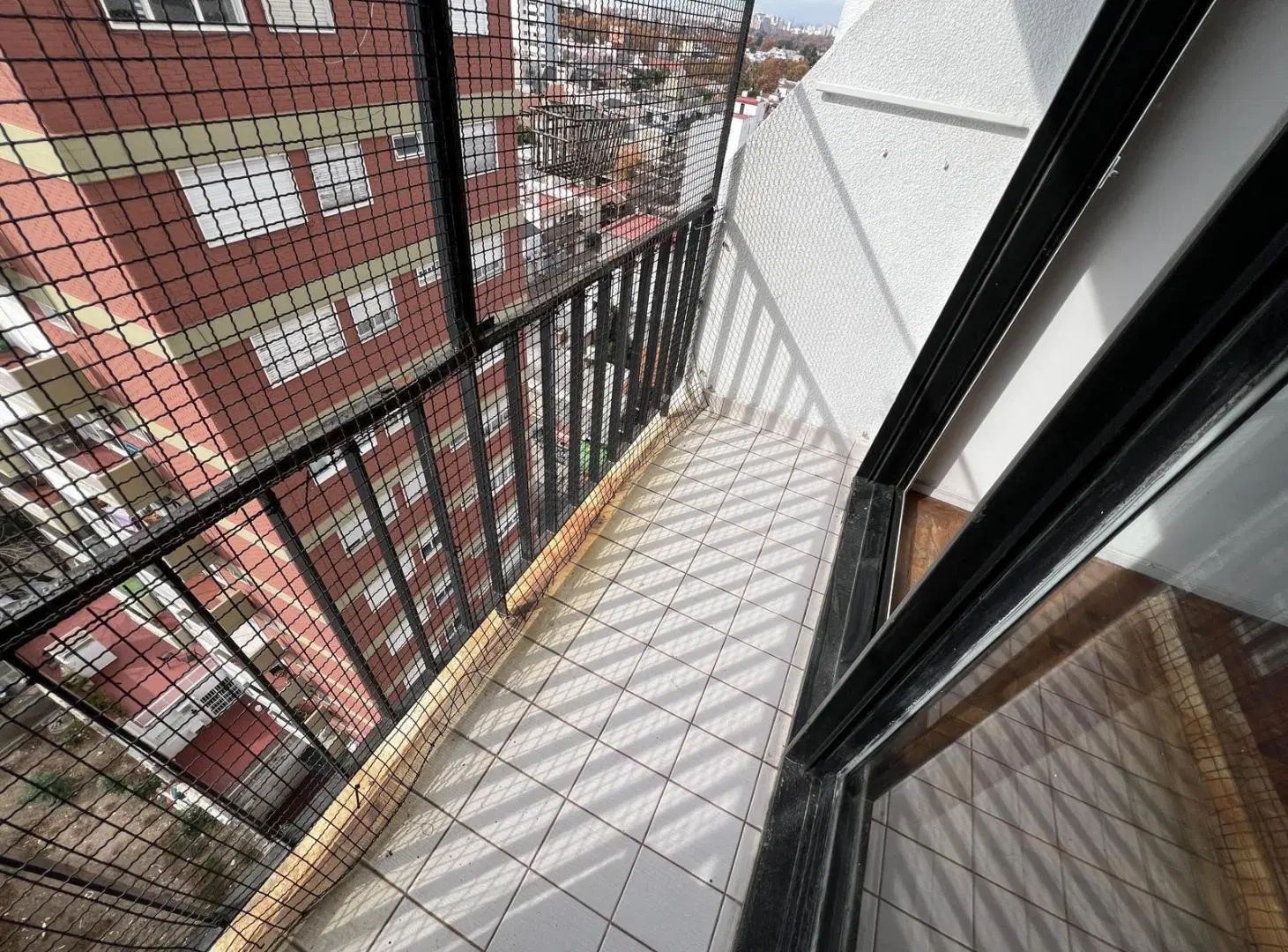 Departamento Laguzzi - Vista abierta al ESTE - LUMINOSO 2