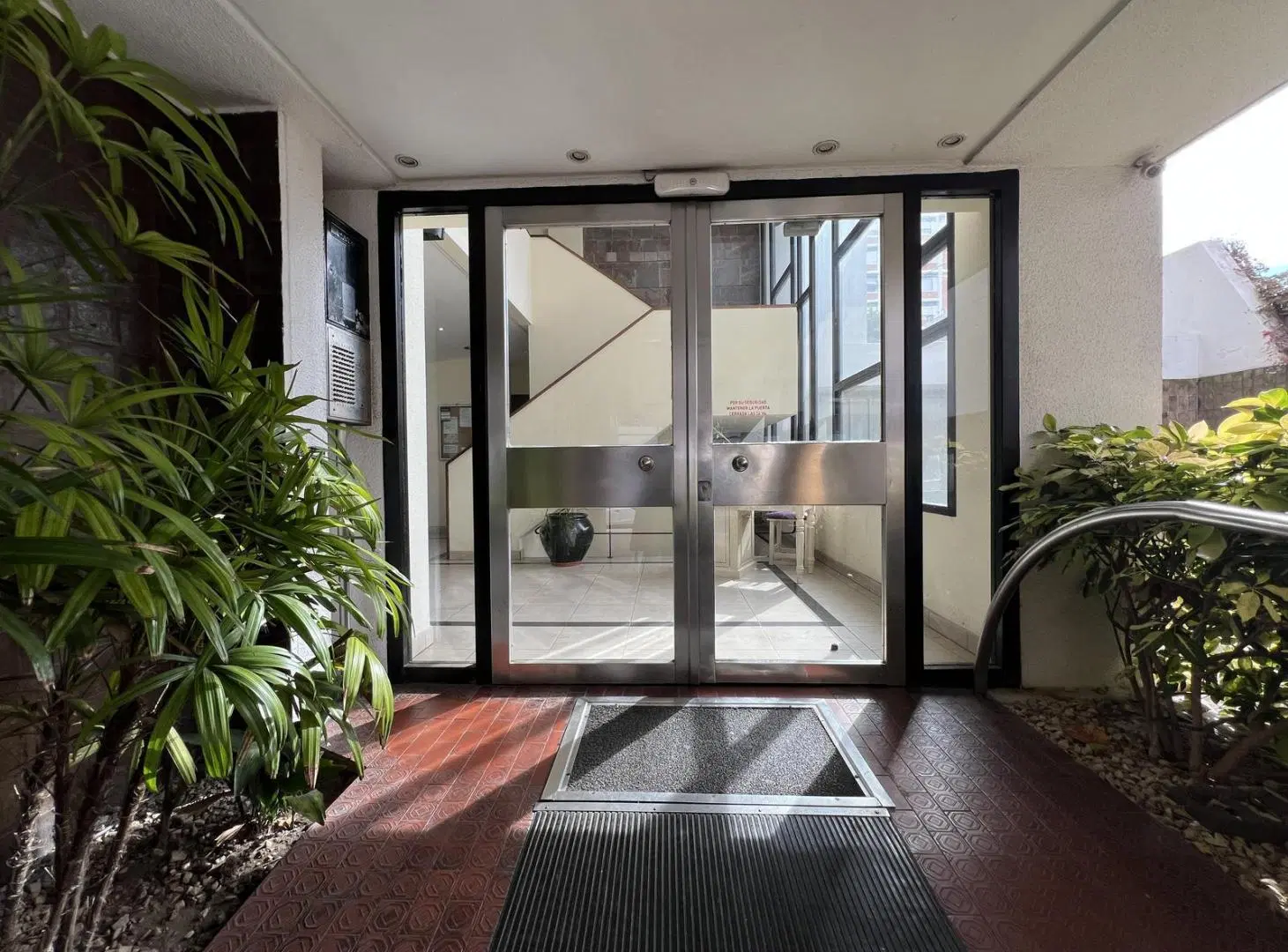 Departamento Laguzzi - Vista abierta al ESTE - LUMINOSO 4