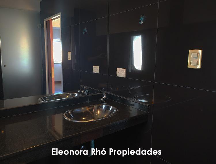 Amplisimo Piso Exclusivo 1 Dormitorio con Cochera y Patio con Parrillero 2