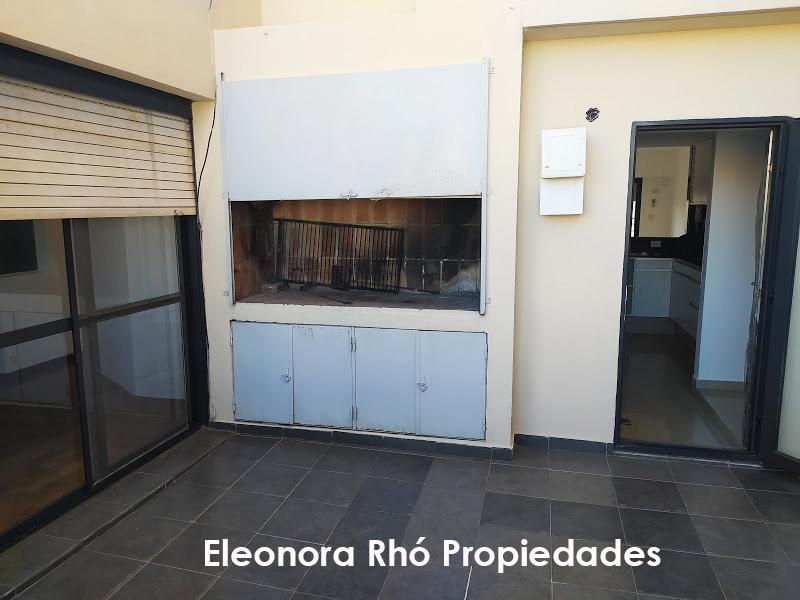 Amplisimo Piso Exclusivo 1 Dormitorio con Cochera y Patio con Parrillero 3