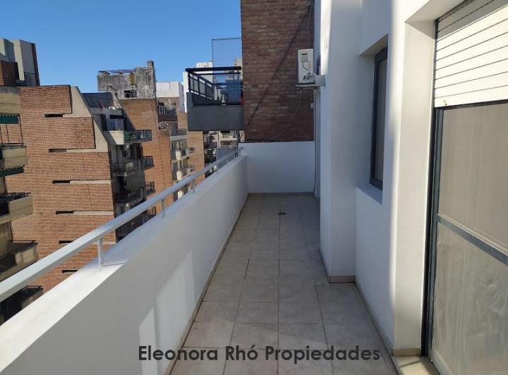 Amplísimo Piso Exclusivo 1 Dormitorio con Cochera y Patio con Parrillero 5