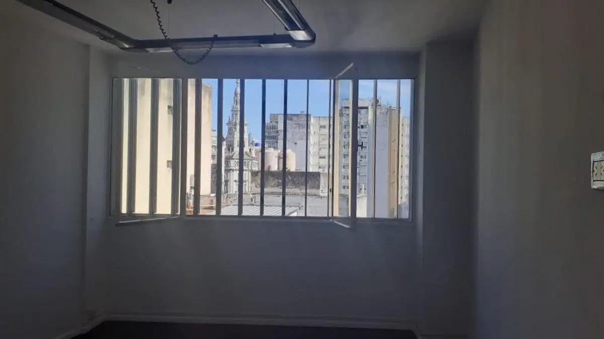 Potencia tu Imagen Profesional en el Corazon de Rosario: Oficina en Edificio Céntrico 3