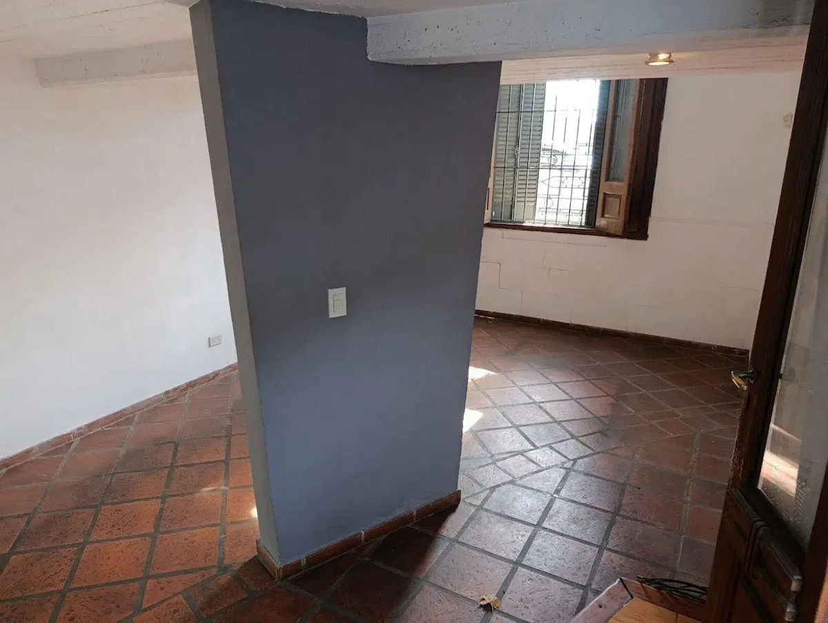 Casa al frente ,2 dorm.,patio y cochera 2