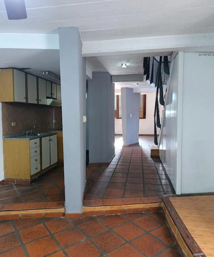 Casa al frente ,2 dorm.,patio y cochera 3