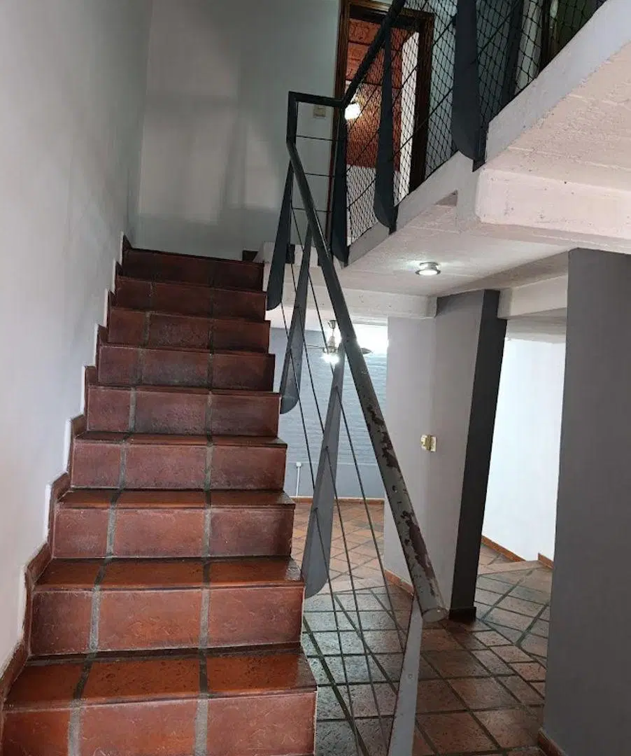 Casa al frente ,2 dorm.,patio y cochera 8