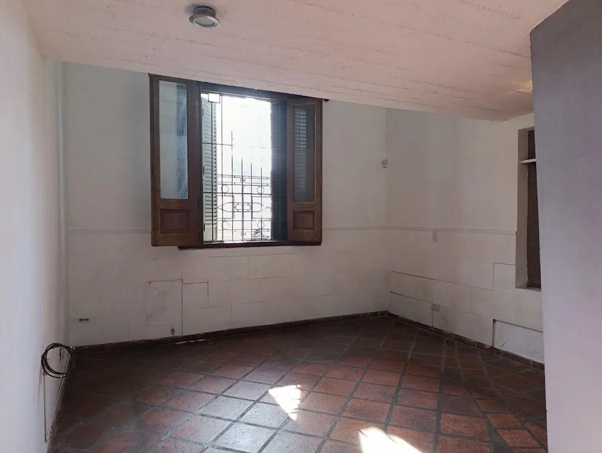 Casa al frente ,2 dorm.,patio y cochera 5