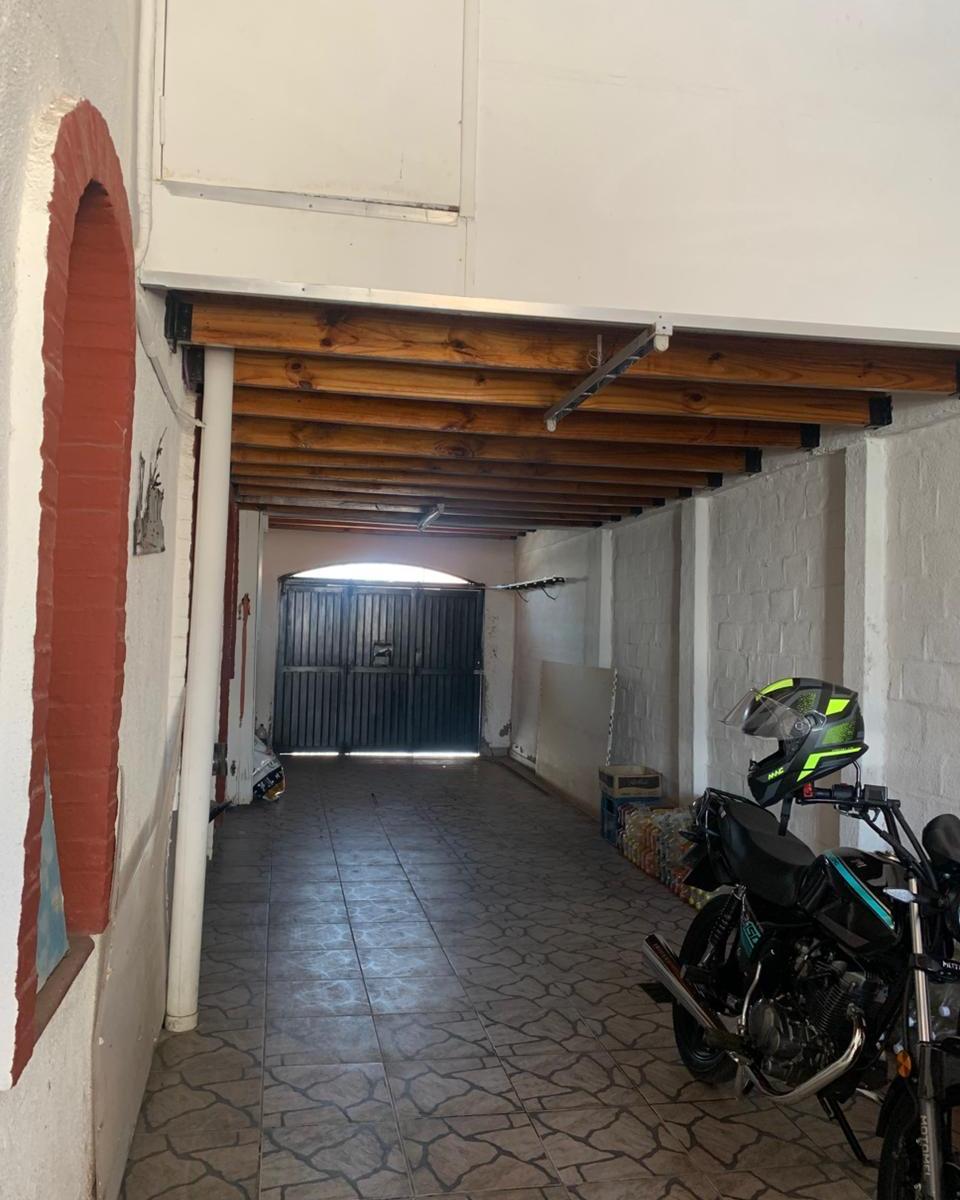 Casa en Venta - B° Ferroviario, Maipú 2