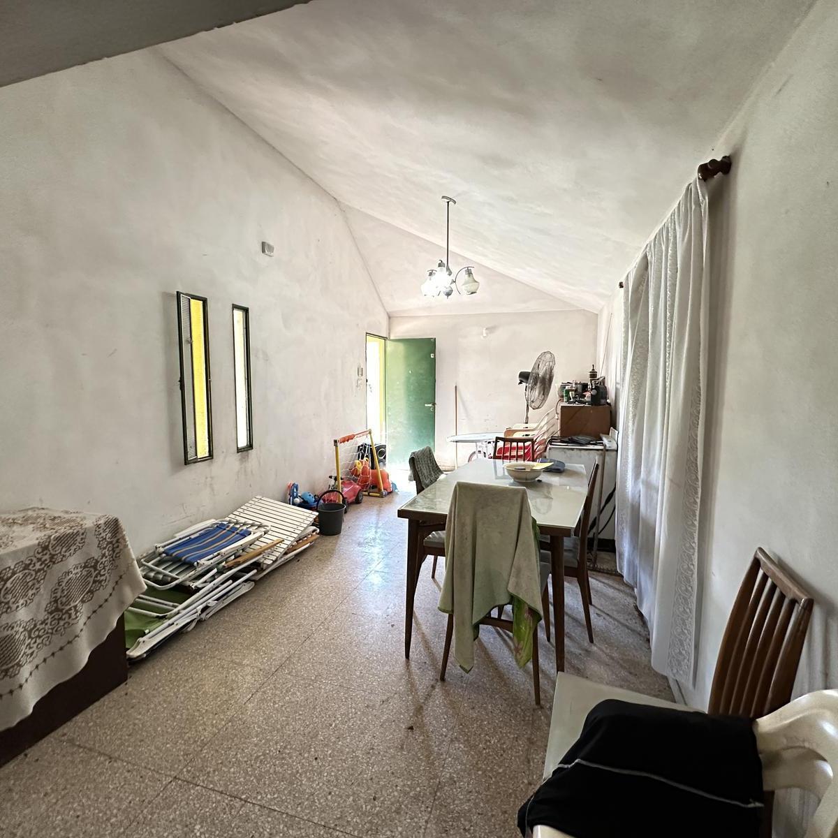 Gran Terreno con Casa y Piscina en Pueblo Esther 1