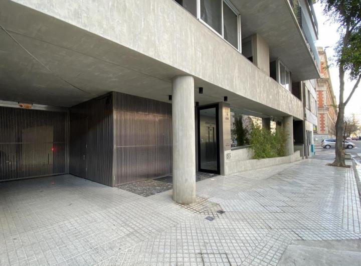 Semipiso de categoría. Parrilla en balcón. Amplio