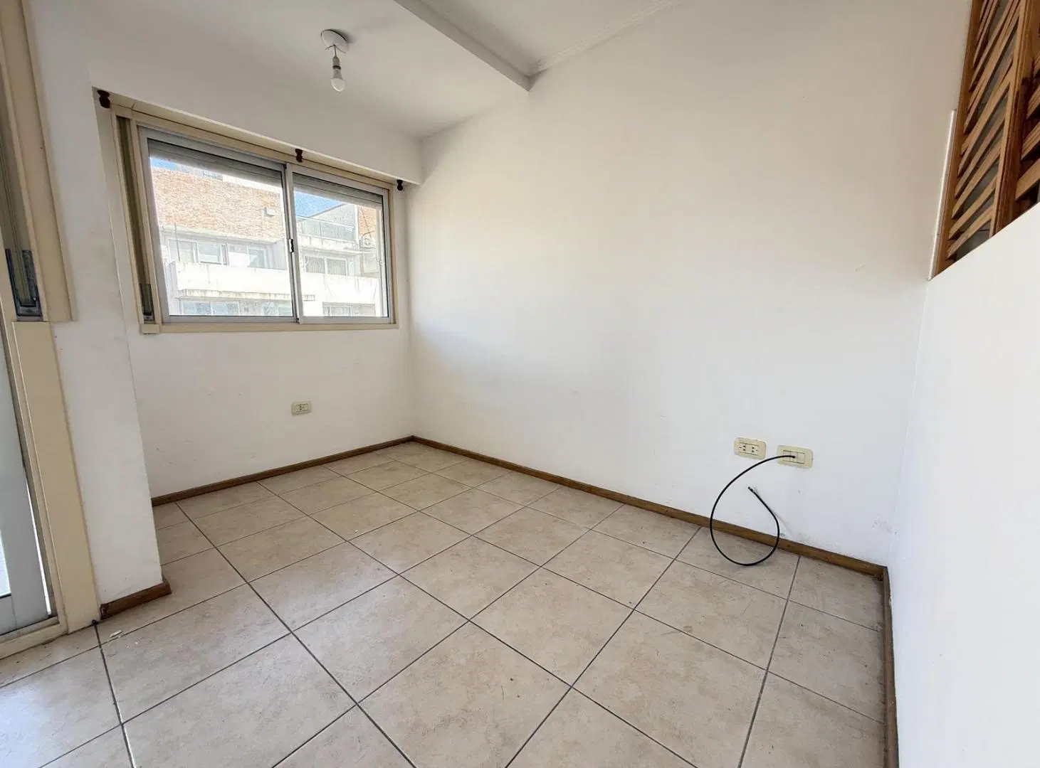 Monoambiente divisible con balcón terraza. Piso alto. Excelente ubicación 2