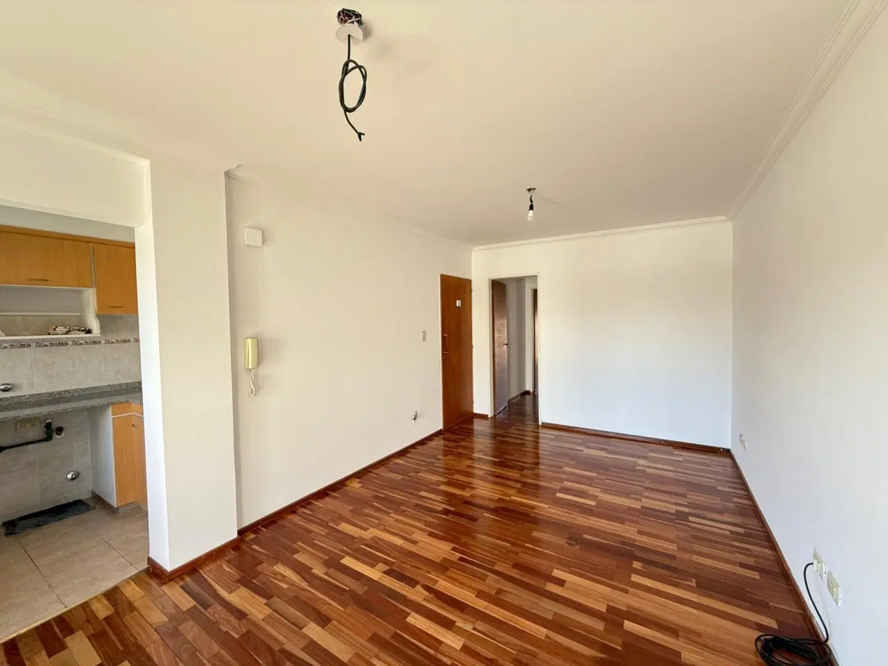 Semipiso 1 dormitorio con doble balcón. Excelente estado. 4