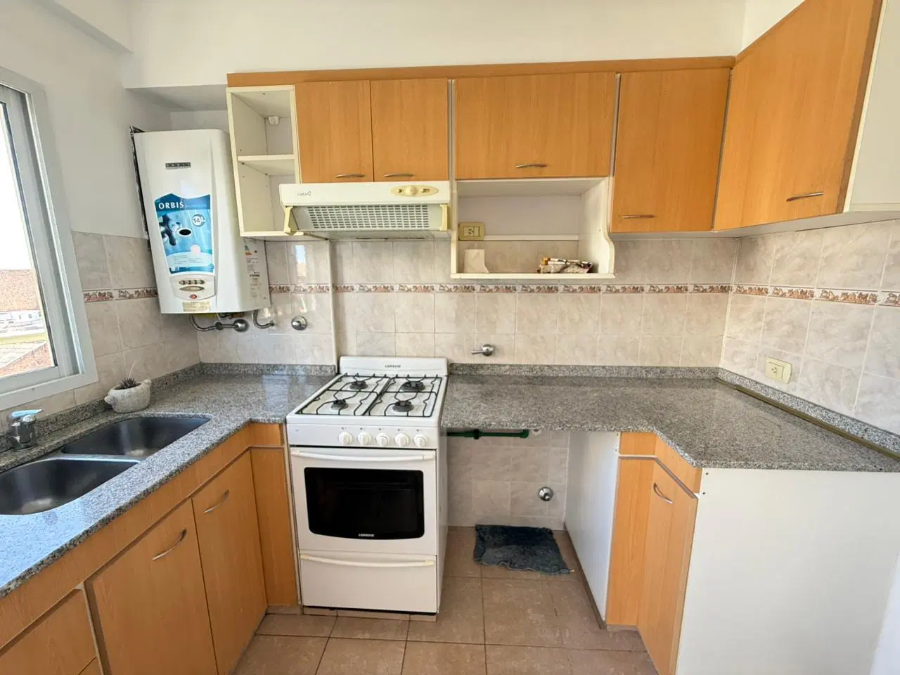 Semipiso 1 dormitorio con doble balcón. Excelente estado. 5