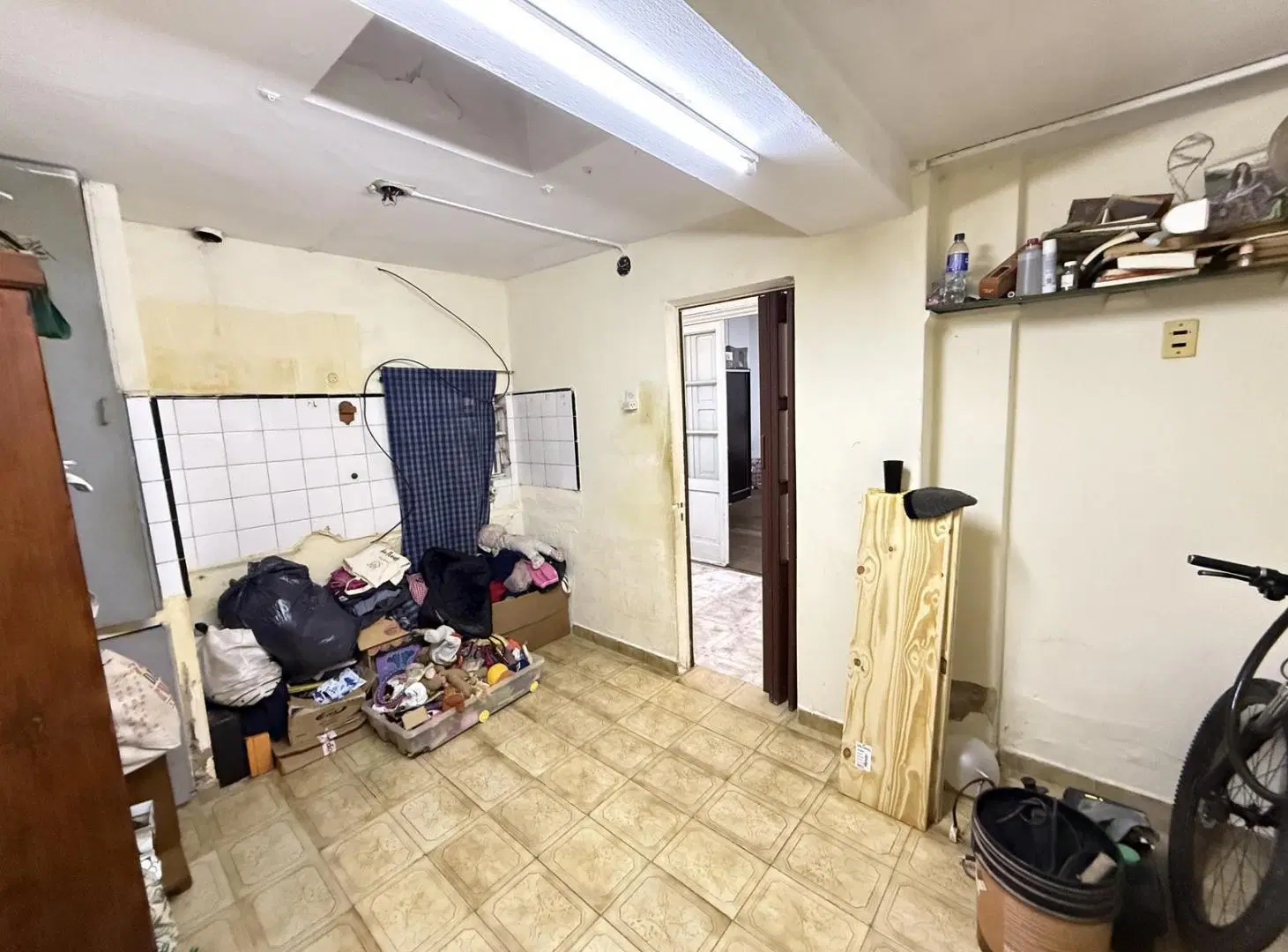 2 casas. Patio. Cochera. Amplios ambientes 8