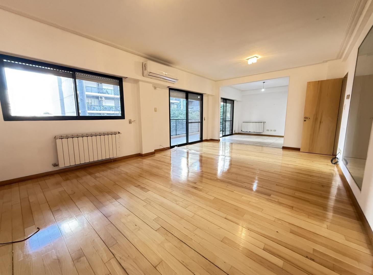 Foto de Semipiso amplísimo en inmejorable ubicación. Doble balcón. Cochera, imagen 3