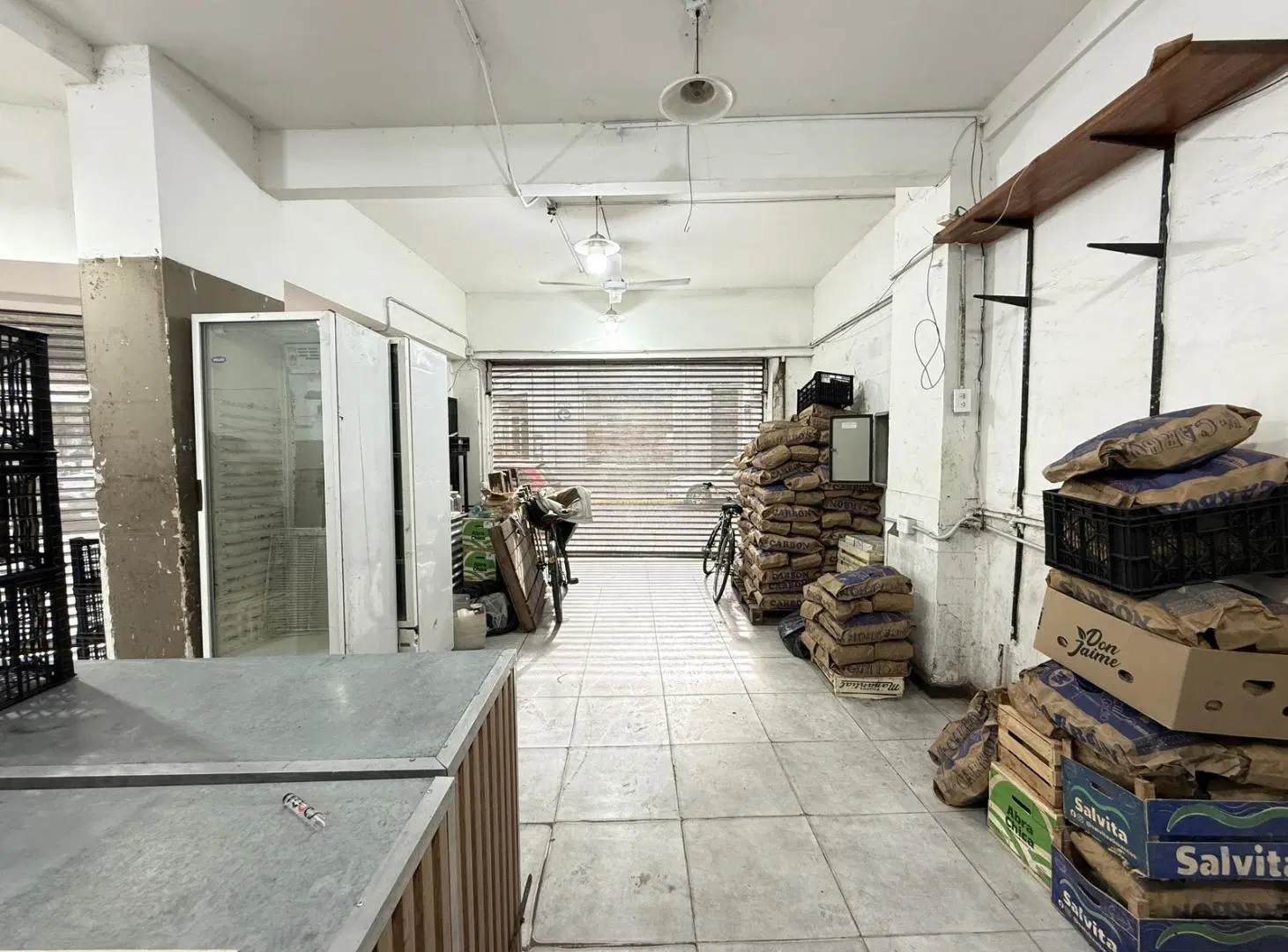 Local comercial centrico en esquina. Vidrieras a ambas calles 3