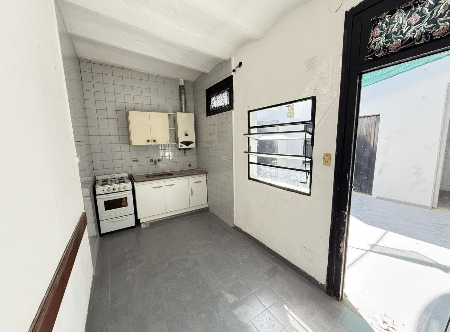 Foto de Depto pasillo en pleno Pichincha. 2 habitaciones más comodín. Patio, imagen 1