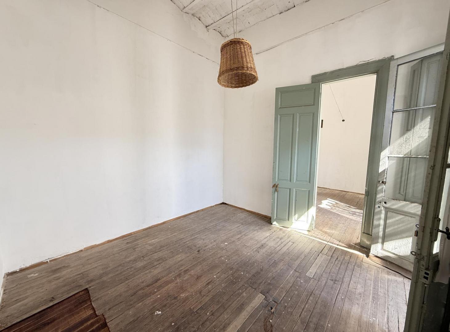 Foto de Depto pasillo. 2 habitaciones. Patio. Comodin. Sin expensas, imagen 1
