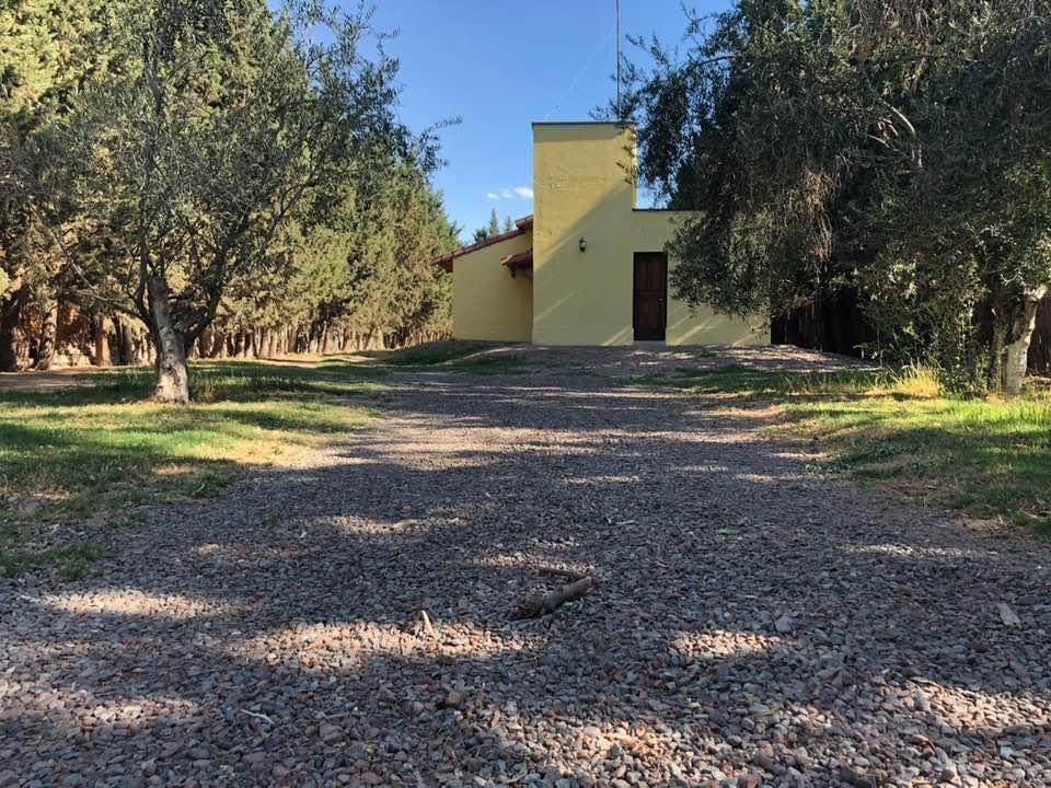 Se Vende Casa Muy Luminosa con Amplio Terreno y Pileta 2