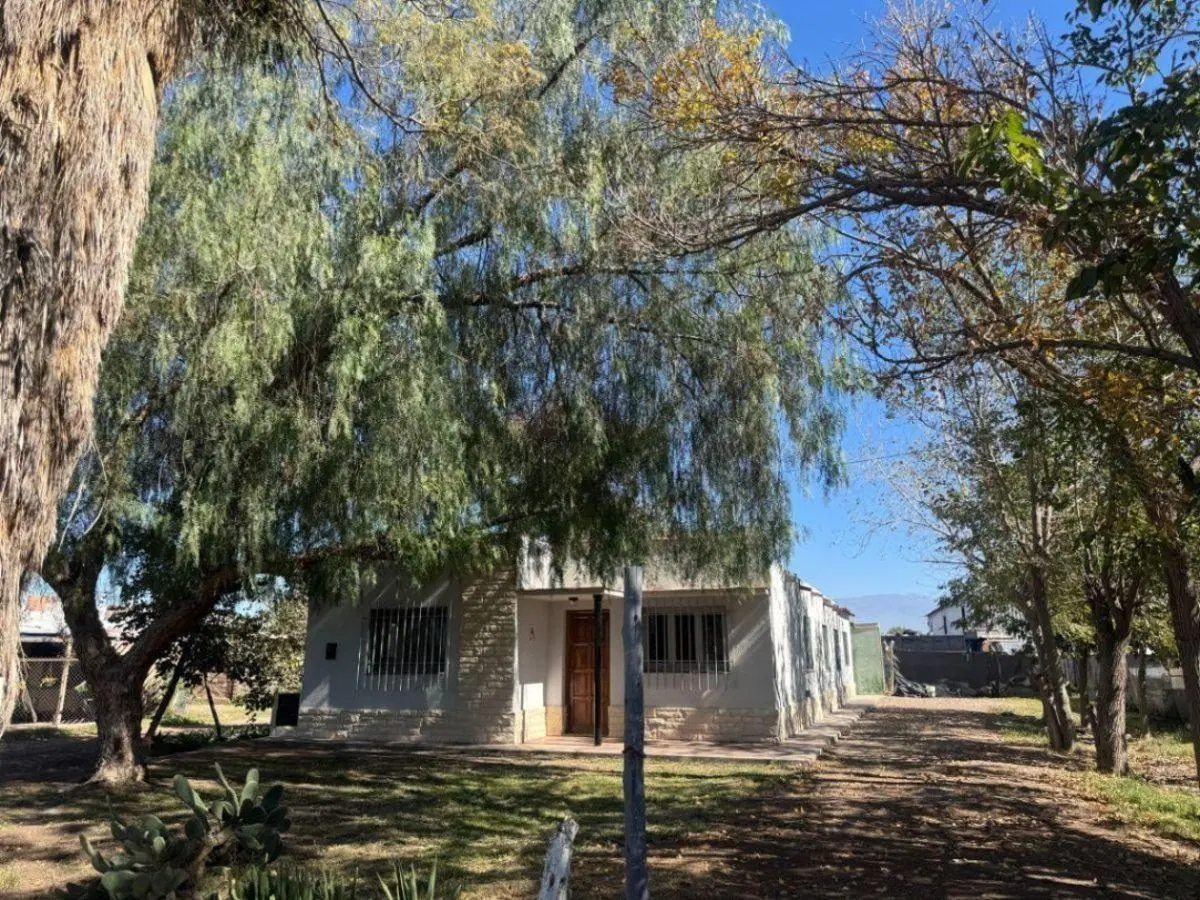 Casa en alquiler c/ cochera en Colonia Segovia 3