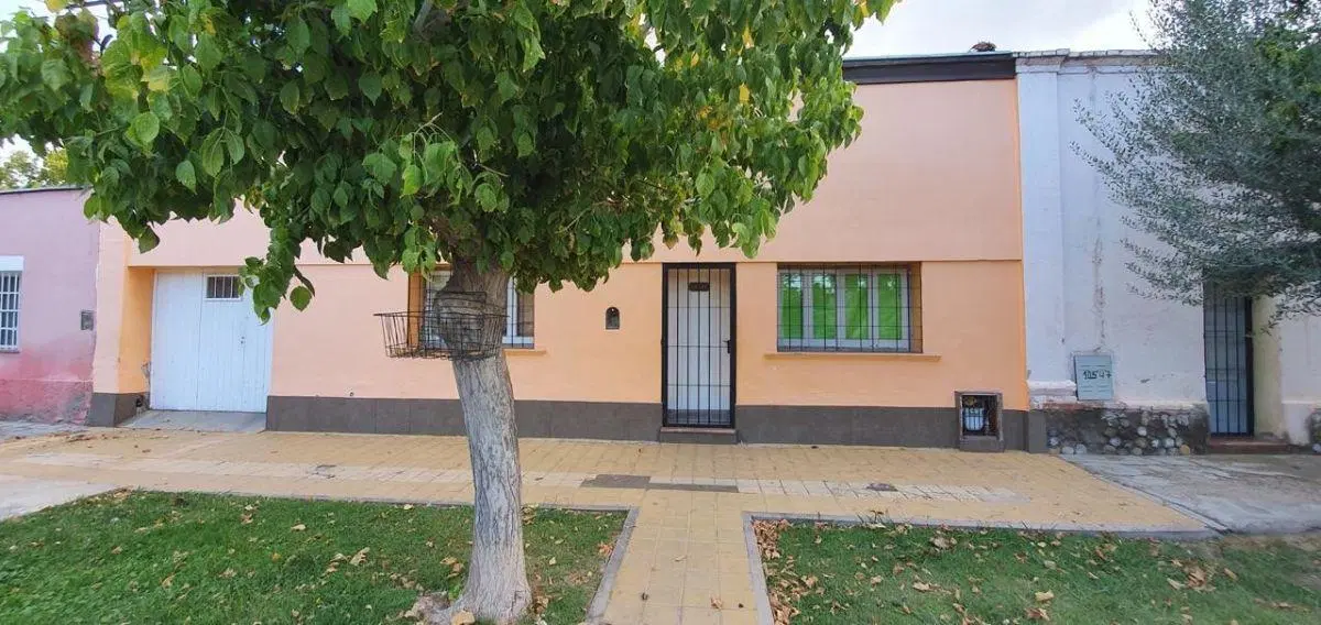 Casa en alquiler c/ cochera en Rodeo de la Cruz 3