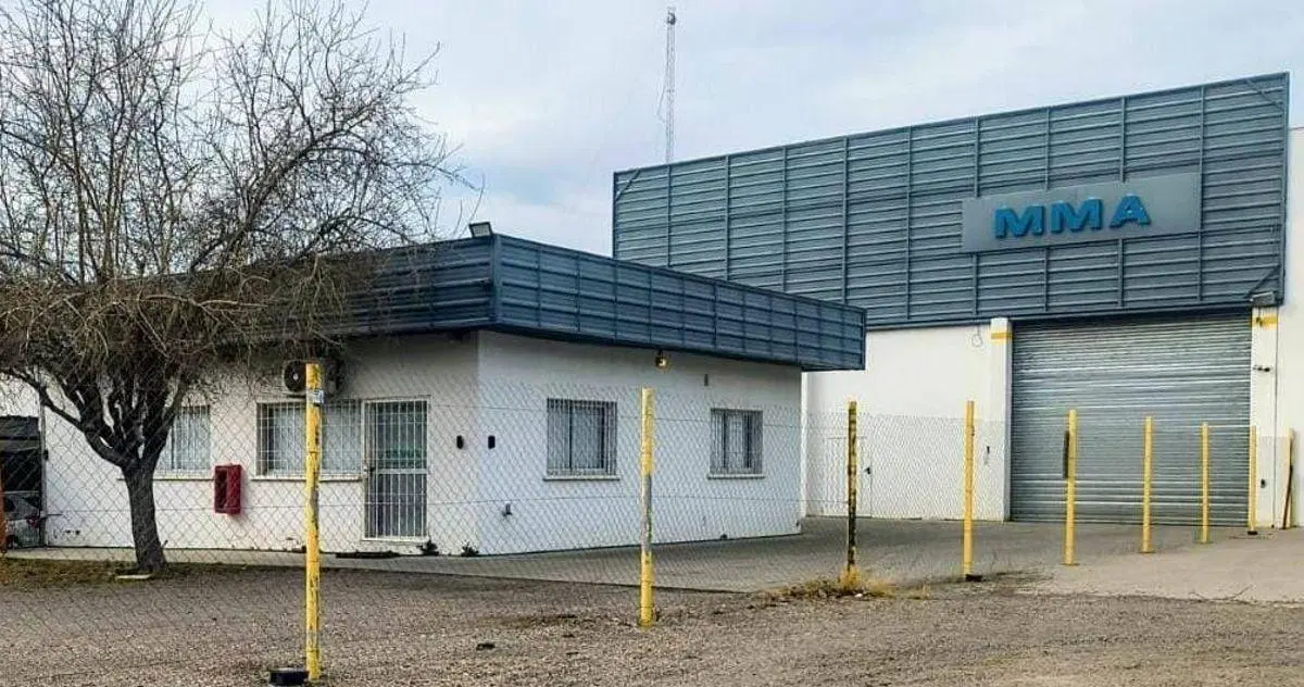 Galpón en alquiler de 1500m2 ubicado en Luzuriaga 4