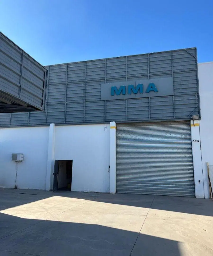 Galpón en alquiler de 1500m2 ubicado en Luzuriaga 1