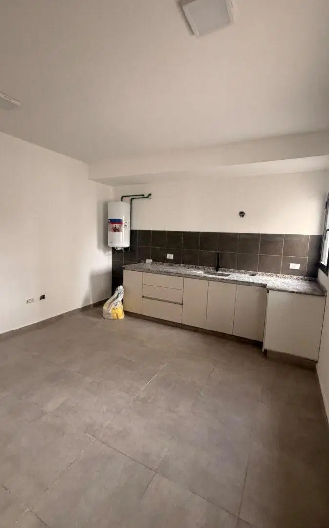 Departamento en alquiler c/ cochera en Villa Nueva 2