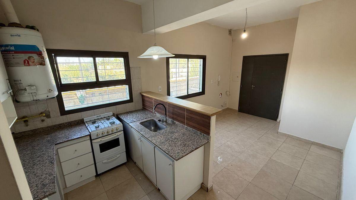 Foto de Departamento en alquiler c/ cochera en Los Corralitos, imagen 1