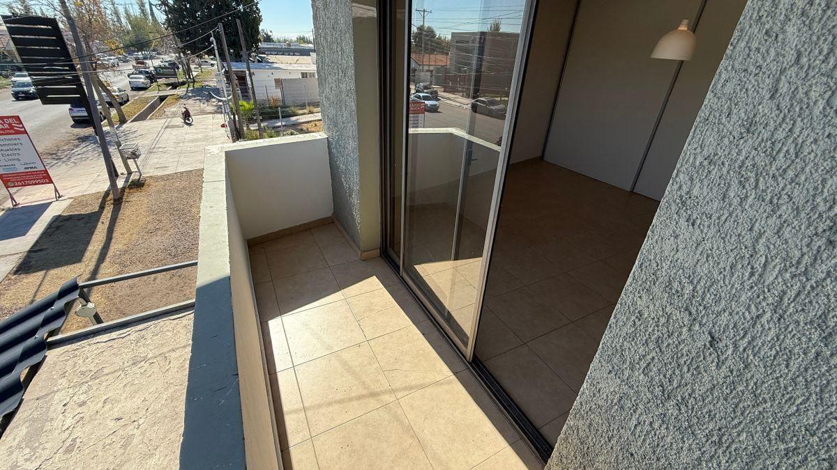 Foto de Departamento en alquiler c/ cochera en Los Corralitos, imagen 3