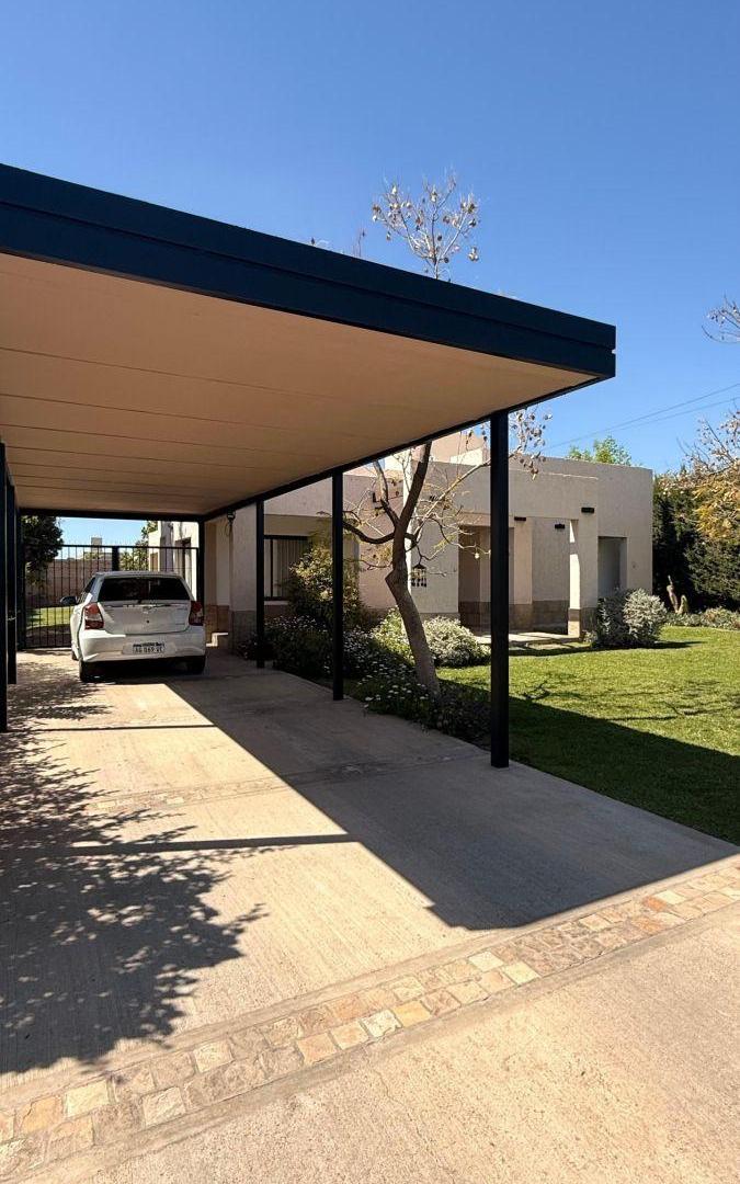 Foto de Casa en venta apta crédito en Barrio Privado de Guaymallén, imagen 1
