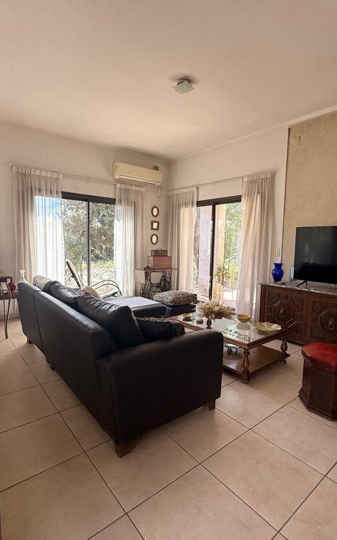Foto de Casa en venta apta crédito en Barrio Privado de Guaymallén, imagen 2